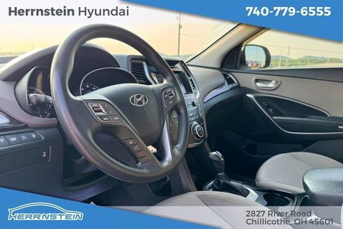 Used 2017 Hyundai Santa Fe SE image 18
