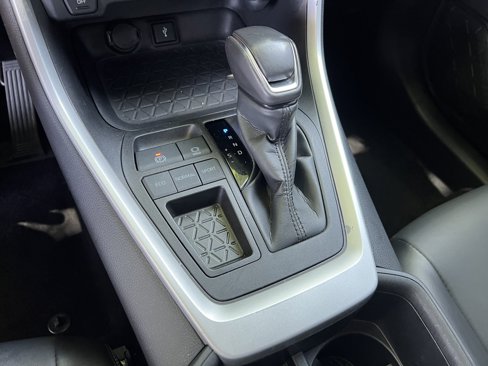 Used 2022 Toyota RAV4 XLE Premium image 24