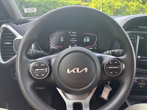 Used 2023 Kia Soul LX w/ LX Technology Package image 32