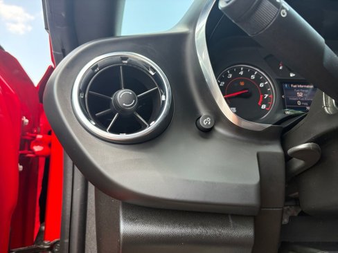 Used 2021 Chevrolet Camaro LT image 4