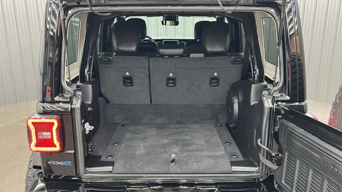 Used 2023 Jeep Wrangler Unlimited Sahara image 17