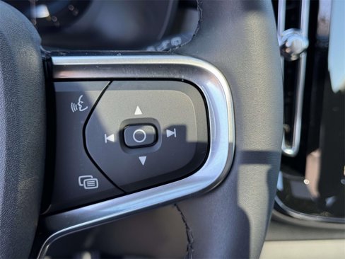 Certified 2025 Volvo XC40 B5 Core w/ Protection Package Premier image 20