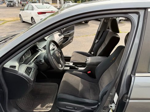 Used 2010 Honda Accord LX-P image 4