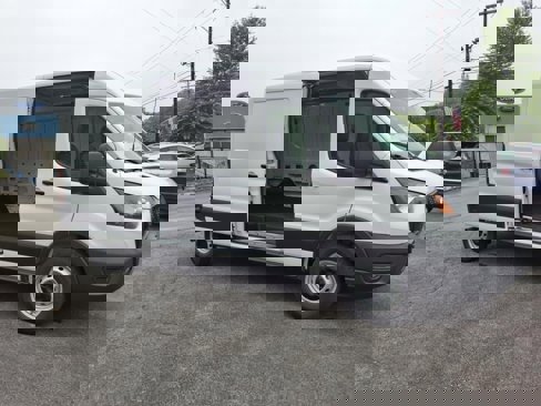 New 2025 Ford Transit 250 148 Medium Roof image 5