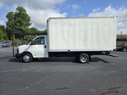 Used 2019 Chevrolet Express 3500 image 2