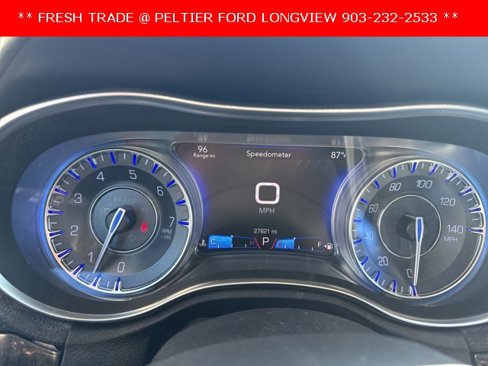 Used 2015 Chrysler 300 C w/ Light Group image 10