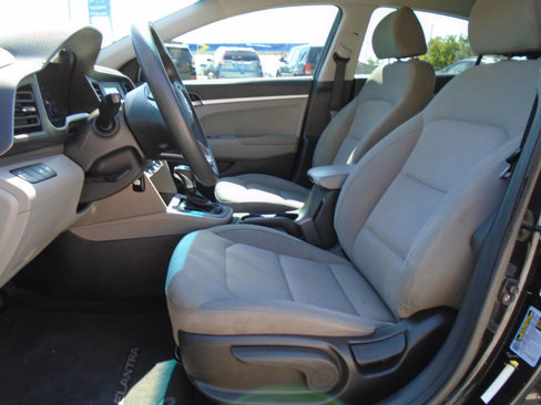 Used 2020 Hyundai Elantra SE w/ Cargo Package (C1) image 9