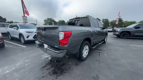 Used 2018 Nissan Titan SV image 11
