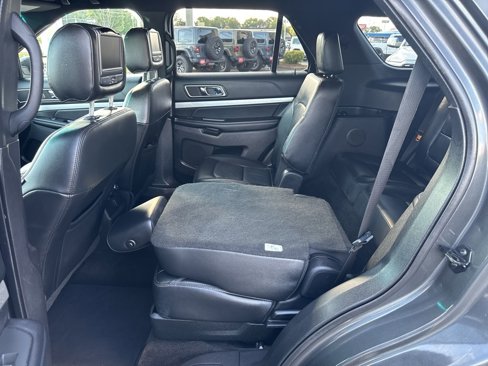 Used 2017 Ford Explorer XLT w/ Equipment Group 202A image 26