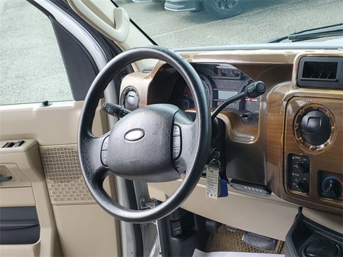 Used 2010 Ford E-150 and Econoline 150 image 11