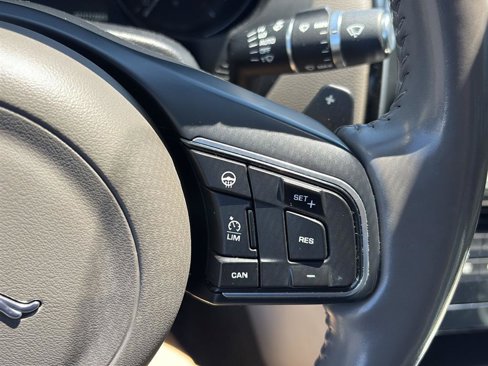 Used 2017 Jaguar XE Prestige image 17