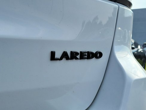 Used 2018 Jeep Grand Cherokee Laredo image 7