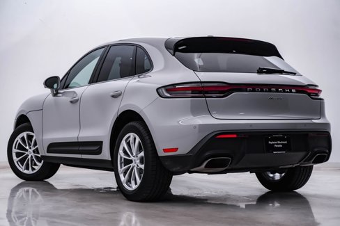Certified 2025 Porsche Macan image 3