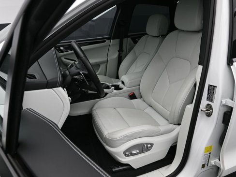 Used 2025 Porsche Macan image 5