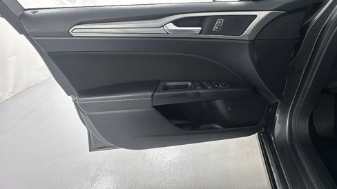 Used 2019 Ford Fusion SE image 16