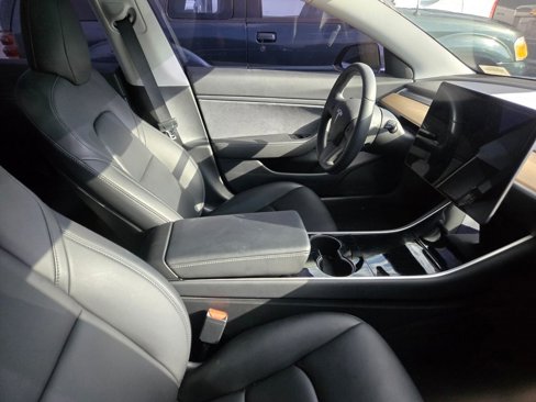 Used 2019 Tesla Model 3 Standard Range image 4