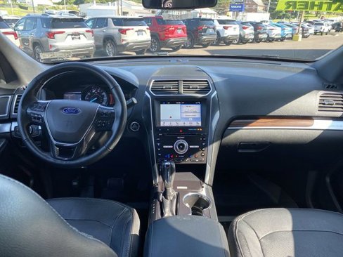 Used 2018 Ford Explorer Limited w/ Ford Safe & Smart Package image 10