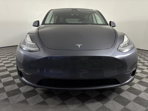 Used 2022 Tesla Model Y Long Range image 2