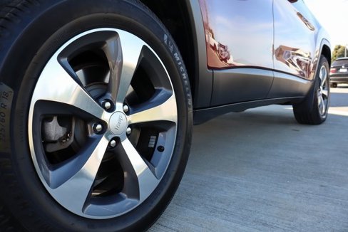 Used 2019 Jeep Cherokee Limited image 38