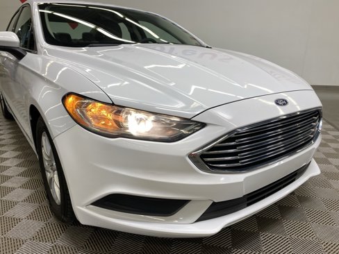 Used 2018 Ford Fusion S image 2