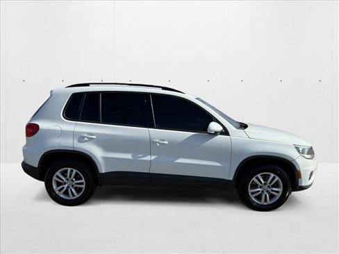 Used 2016 Volkswagen Tiguan S image 4