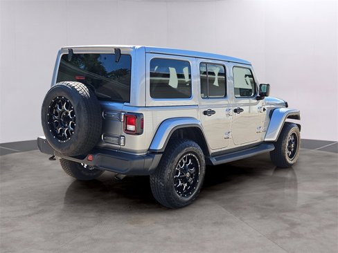 Used 2020 Jeep Wrangler Unlimited Sahara image 4