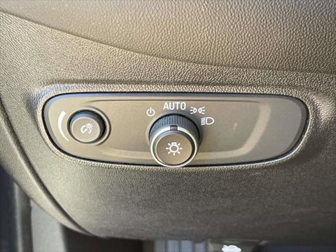 Used 2018 Chevrolet Equinox LT image 18