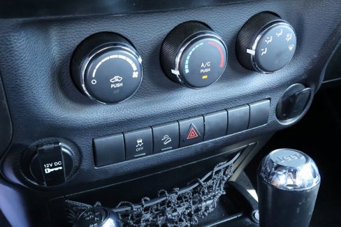 Used 2015 Jeep Wrangler Unlimited Sport w/ Connectivity Group image 12