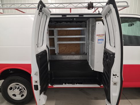 Used 2018 Chevrolet Express 3500 w/ Driver Convenience Package image 7