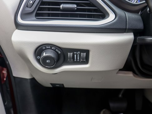 Used 2018 Chrysler Pacifica Touring-L image 26