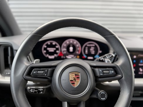 Certified 2025 Porsche Cayenne image 19