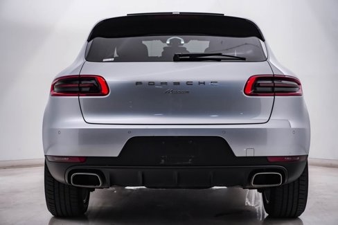 Certified 2018 Porsche Macan image 10