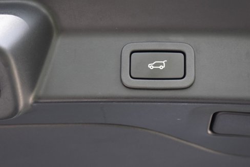 Used 2018 Jaguar F-PACE Premium image 47