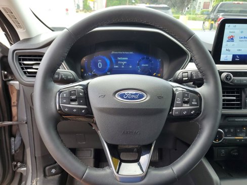 Used 2022 Ford Escape SEL w/ Technology Package image 17
