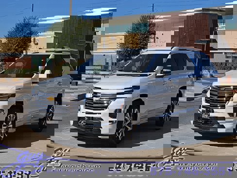 Used 2023 Chevrolet Traverse Premier image 1