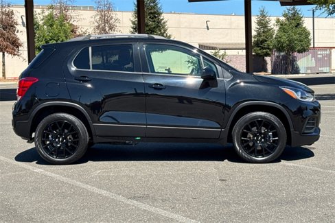 Used 2022 Chevrolet Trax LT w/ Midnight Edition image 8