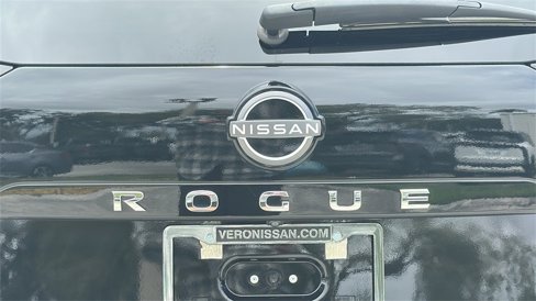 Used 2023 Nissan Rogue S image 9