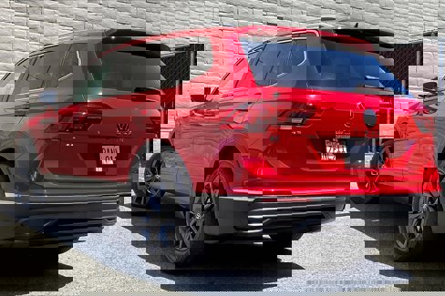 Certified 2022 Volkswagen Tiguan SE image 10