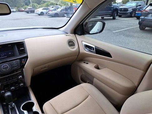 Used 2017 Nissan Pathfinder SV w/ Cargo Package image 3