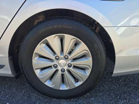 Used 2016 Hyundai Sonata SE image 32