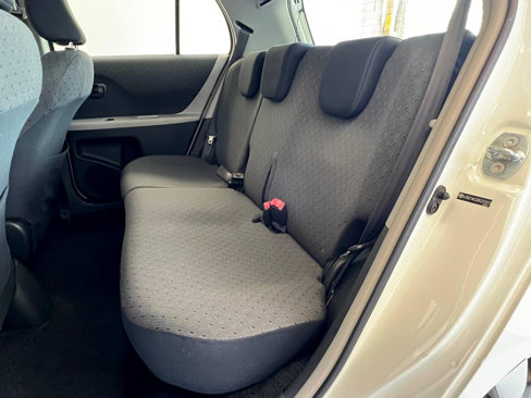 Used 2011 Toyota Yaris 4-Door Hatchback image 10
