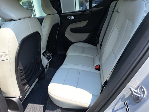 New 2025 Volvo XC40 B5 Plus w/ Climate Package image 7