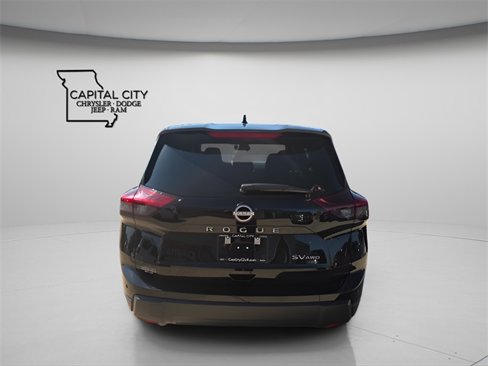 Used 2024 Nissan Rogue SV image 6