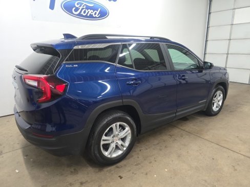 Used 2023 GMC Terrain SLE w/ Driver Convenience Package image 10