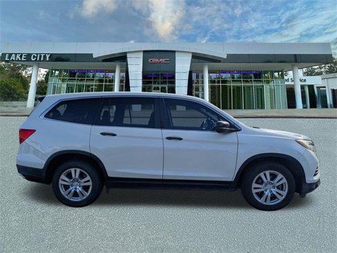Used 2017 Honda Pilot LX image 2
