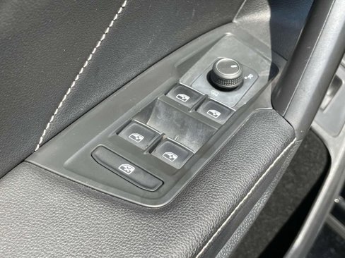 Used 2022 Volkswagen Tiguan SE image 17