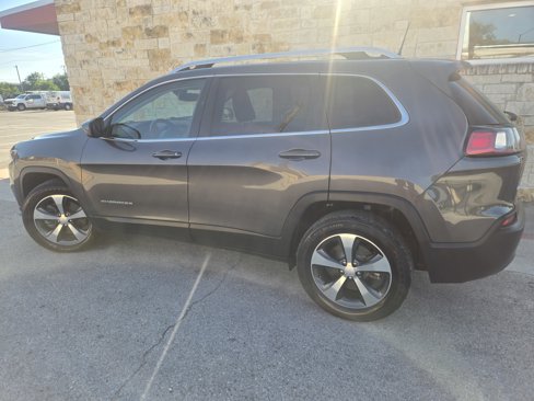 Used 2019 Jeep Cherokee Limited image 3