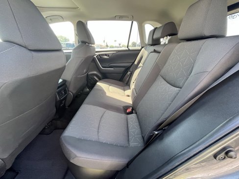 Used 2022 Toyota RAV4 XLE image 9