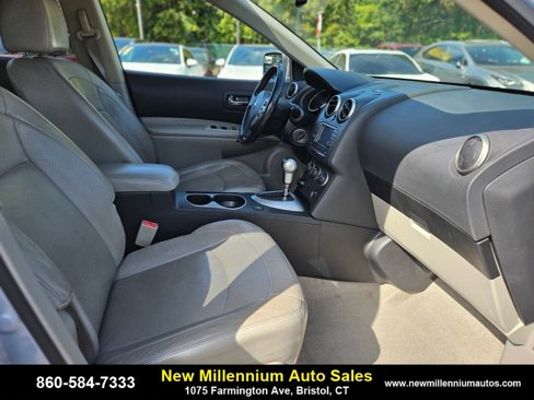 Used 2011 Nissan Rogue SV w/ SL Pkg image 11