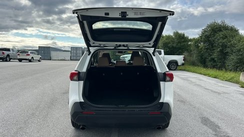 Used 2023 Toyota RAV4 XLE image 5